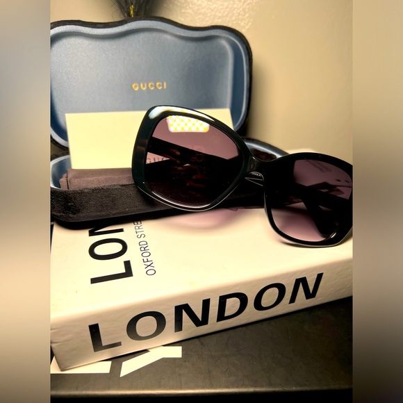 New Authentic in Case GUCCI Current Season 2024 OVERSIZED Sunglasses - Picture 2 of 7